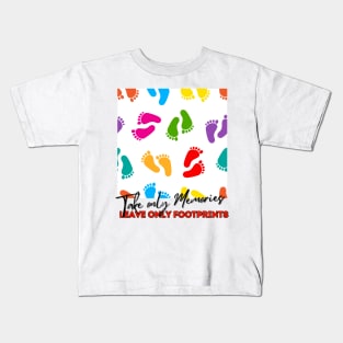 Take only Memories Footprints travel saying Kids T-Shirt